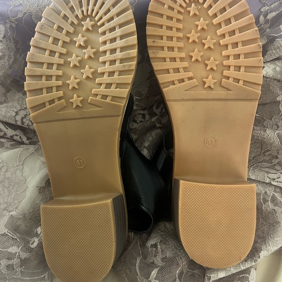 Black  Open-Toe Sandals - Picture 3 of 3